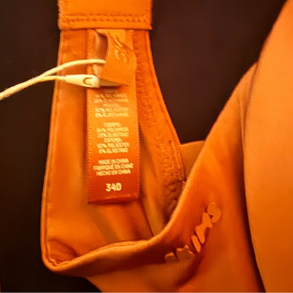 Skims | Wireless Form Lush Up Plunge Bra 34D NWT - Picture 7 of 7